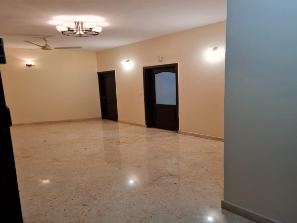 1688sft east facing 3bhk semi furnished flat fo resale in coxtown